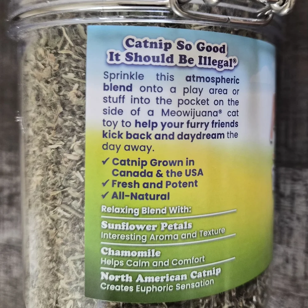 Daydreamer Mix Catnip - Relaxing Blend + Smarty Kat Scratch Not + Catnip Spray!